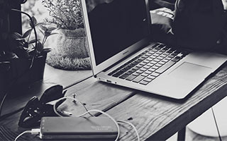 高姿态，自以为是，我的背后其实需要被认可